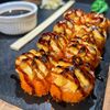 Запечённый ролл с креветкой и лососем в Friends Market по цене 750