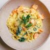 Паста с лососем, шпинатом и пармезаном в Gnezdo Breakfast по цене 1070