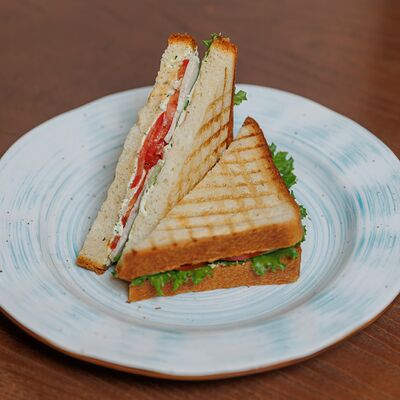 Сэндвич с куриным филе в Пряный Тимьян по цене 435 ₽