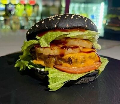 Бургер Kaif с ананасом в Kaif Lounge по цене 950 ₽