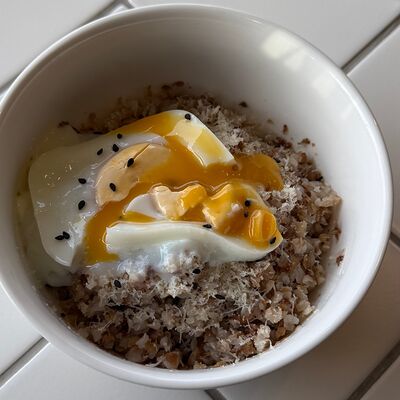 Гречка с пармезаном и яйцом пашот в COFFEEKATE по цене 400 ₽
