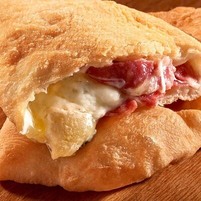 Панцеротти с салями, моцареллой и горгонзолой в Pizzarella36 по цене 540 ₽