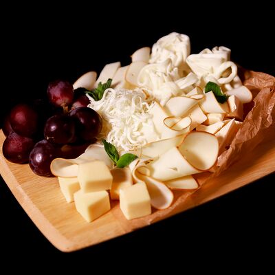 Сырное плато в Imna Lounge по цене 930 ₽