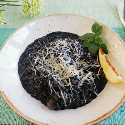 Ризотто с чернилами каракатицы в Полианто по цене 550