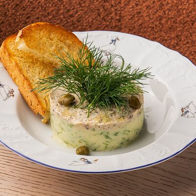 Салат с копчёной скумбриейв 12 cafe по цене 380 ₽