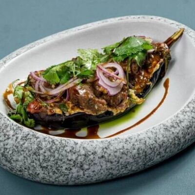 Баранина с печеным баклажаном в Крем кафе по цене 1245 ₽