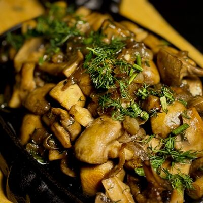 Шипящая сковородка из грибов в Xalif Life по цене 418 ₽