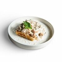 Вафли с грибным жульеном в TOAST CAFE