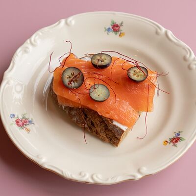 Бутерброд с лососем в Pioner по цене 810 ₽