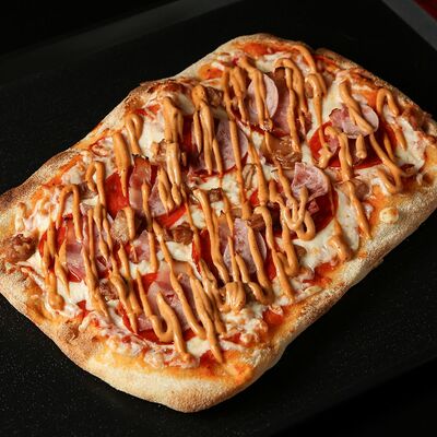 Пицца Мясная Гриль в Танояки по цене 930 ₽