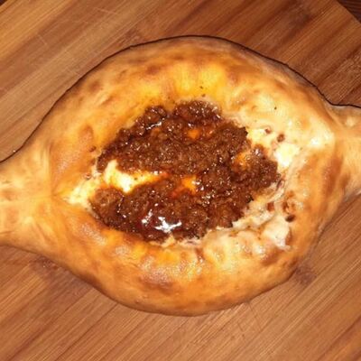 Хачапури по-аджарски с мясом в Чито-гврито по цене 690 ₽