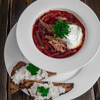 Борщ в Harat's Irish Pub по цене 320 ₽