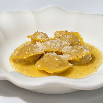 Равиоли с ягненком в соусе качо э пепе в Phantom по цене 990 ₽