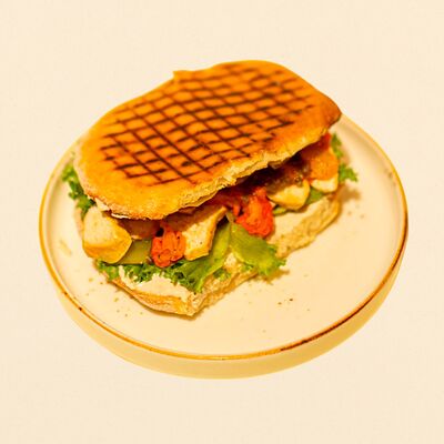 Сэндвич Цезарь с курицей в Zavarka coffee по цене 390 ₽