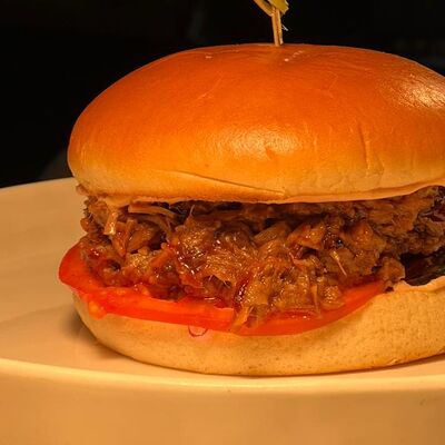 Рваный бургер в Berberry & ptichka по цене 750 ₽