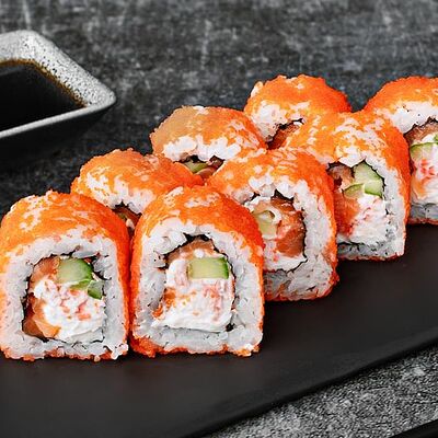 Калифорния сяке с сыром в Суши Мастер по цене 349 ₽