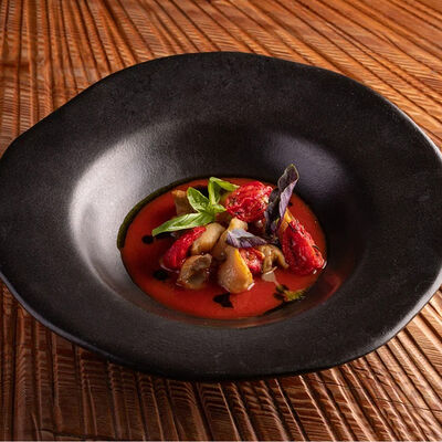 Черноморские рапаны с томатами и соусом кимчи в Горыныч по цене 1040 ₽