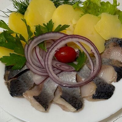 Сельдь с картофелем в Вкусно еда по цене 499 ₽