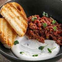 Тартар из говядины с трюфельным муссом в Вкусновица