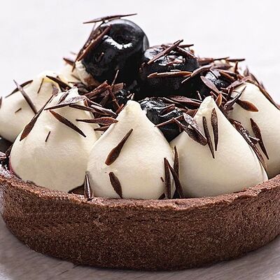 Тарталетка Вишня в шоколаде в Чарли Чаплин по цене 295 ₽