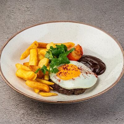 Биф завтрак с картофелем фри в Бар с едой Пороселло по цене 680 ₽