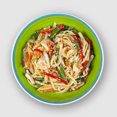 Креветка и кальмар с лапшой удон в сливочном соусе в СУШИБОКС по цене 613 ₽