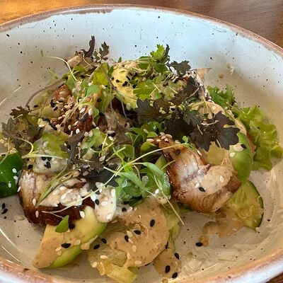 Салат с киноа и угрем 180гр в Polla Vina по цене 835 ₽