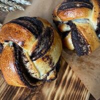 Плетенка с маком в Dada Art Bakery