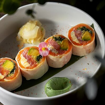 Сашими ролл с лососем, тунцом и авокадо в More More по цене 1095