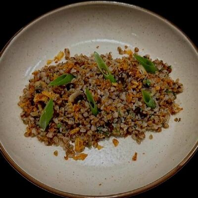 Гречка с луком и грибами в Leroy по цене 350 ₽