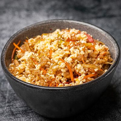 Рис с овощами и яйцом в соусе Соевый-терияки в Korean Chick по цене 239