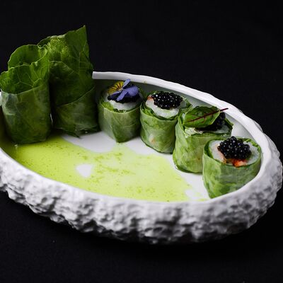 Ролл с лососем в Эндорфин по цене 740 ₽