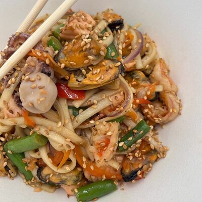 Wok Удон с морепродуктами Сушими в Сушими по цене 790 ₽