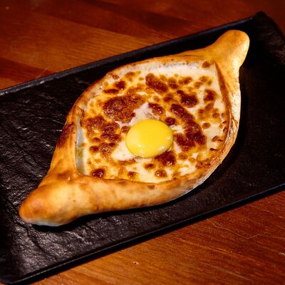 Хачапури по-аджарски в Тбиладжио по цене 480 ₽