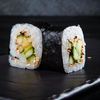 Каппа маки люкс в Crystal Sushi & Rolls по цене 1090 ₸