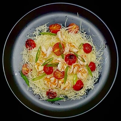 Паста с тигровыми креветками и помидорами в Hot Pizza по цене 650 ₽