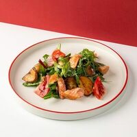 Салат с копчёной форелью и бейби-картофелем в Коржов
