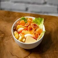 Цезарь с лососем в No Bad Days