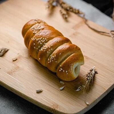 Сосиска в тесте в Хлеб да булки и любовь по цене 110 ₽