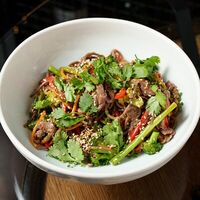 Гречневая лапша с говядиной и овощами в ПРАКТИКА