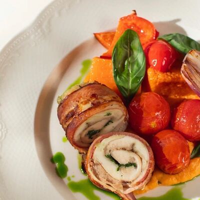 Куриное бедро с печеными овощами в Тепло по цене 980 ₽
