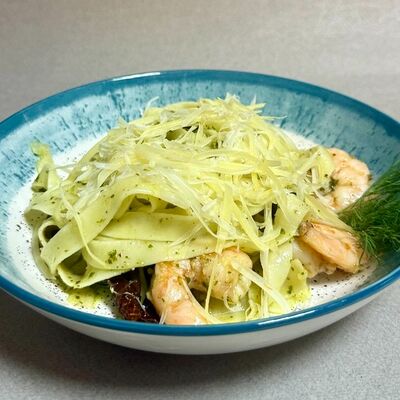 Фетучини с креветками и соусом песто в Oasis по цене 690 ₽