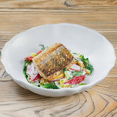 Филе судака с салатом по-деревенски в Онегин дача по цене 1030 ₽