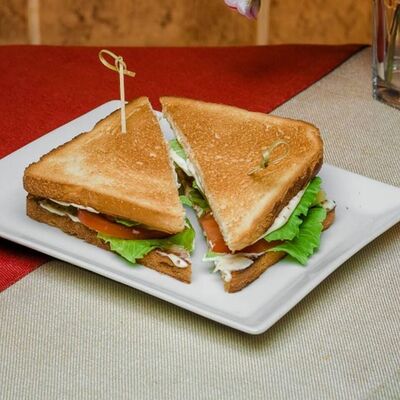 Сэндвич с курицей в Пепперони по цене 360 ₽