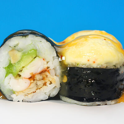 Запеченый с угрем и креветкой в Русалочка любит суши по цене 750 ₽