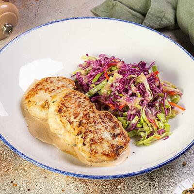 Котлеты из индейки с коул слоу в Чайка по цене 520 ₽