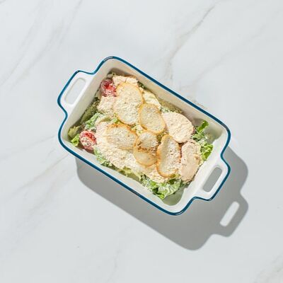 Цезарь с запеченной куриной грудкой в Sherwood Lounge Bar по цене 840 ₽