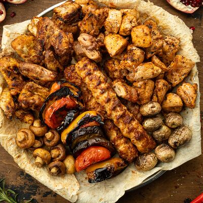 Ассорти на четверых в Вкусно есть всё на углях по цене 7590 ₽