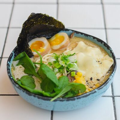 Сливочный мисо-рамен с курицей в Лапшичная Wo по цене 550 ₽