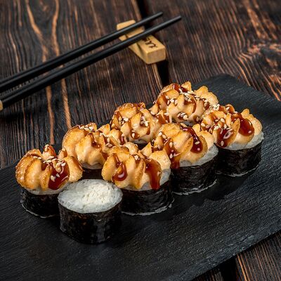 Запеченные маки с крабом в Суши Гурмэ по цене 250 ₽